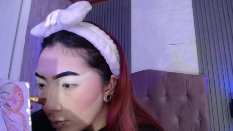 Mia online show from November 2025 03:01:02 PM