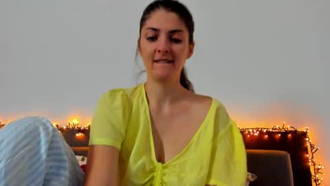 _just_a_simple_girl online show from October 2025 11:22:02 AM