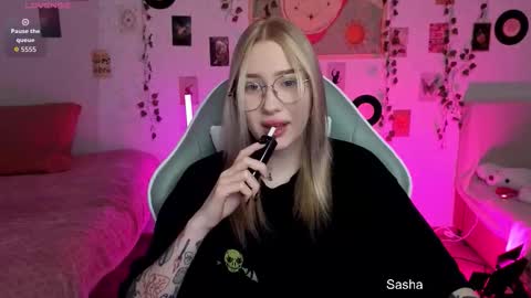 _kitekat_ online show from October 2025 07:43:01 AM