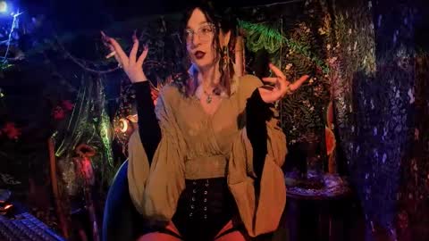 Lady Luna online show from November 2025 12:24:02 AM