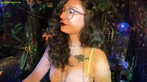 Lady Luna online show from April 2026 10:32:01 PM