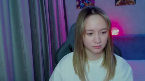 _lalune_ online show from January 2025 07:37:01 PM