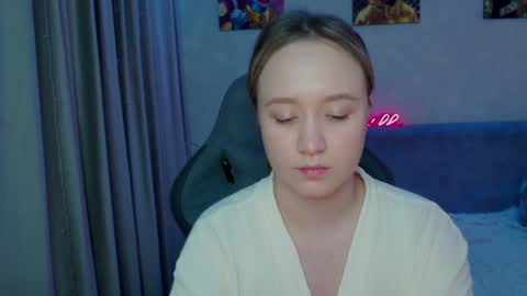 _lalune_ online show from January 2025 12:28:01 AM