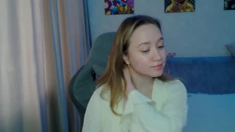 _lalune_ online show from February 2025 08:29:01 AM