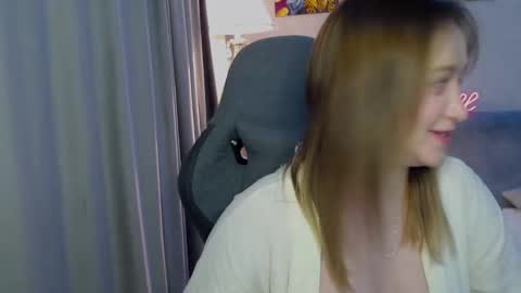 _lalune_ online show from February 2025 07:25:02 PM