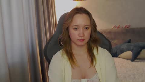 _lalune_ online show from February 2025 05:02:02 AM