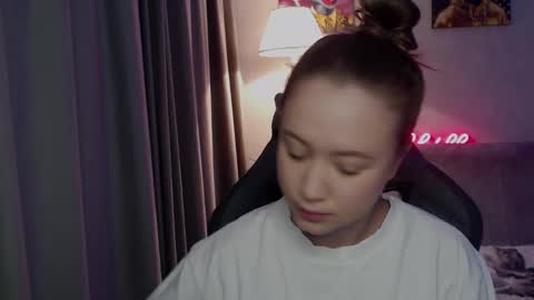 _lalune_ online show from October 2025 02:56:01 AM