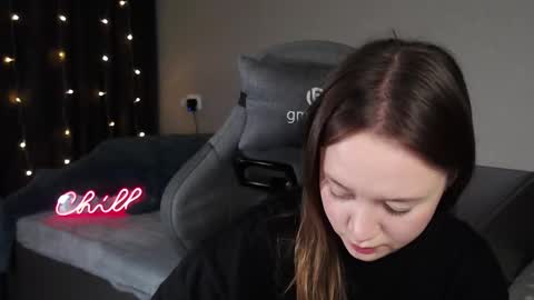 _lalune_ online show from December 2025 11:59:01 AM