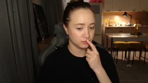 _lalune_ online show from March 2026 08:25:02 PM