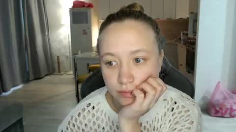 Snapshot of _lalune_ chatting on June 2026 04:01:02 PM _lalune_ online show from June 2026 04:01:02 PM