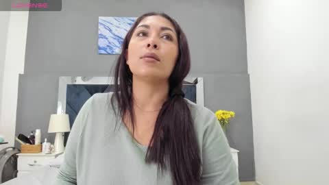 Lauralove online show from November 2025 11:48:01 PM