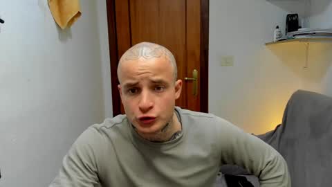 Snapshot of _layne chatting on May 2026 09:06:01 AM Layne online show from May 2026 09:06:01 AM