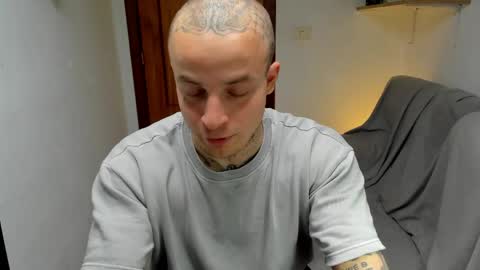 Snapshot of _layne chatting on May 2026 01:50:01 PM Layne online show from May 2026 01:50:01 PM