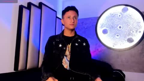 _leohot_ online show from November 2025 12:05:02 PM