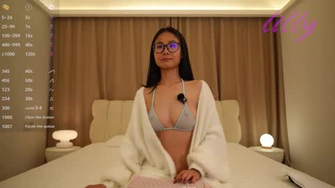 _lillilly_ online show from February 2026 04:45:01 AM