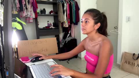 Snapshot of _littlewolfie_ chatting on March 2025 05:05:01 PM Little Wolfie online show from March 2025 05:05:01 PM