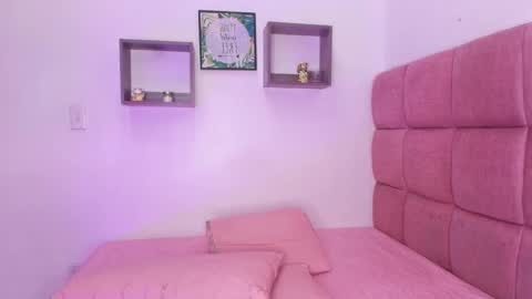 Lorrayne online show from February 2025 11:53:01 AM