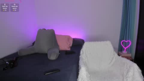   online show from November 2025 09:35:01 PM