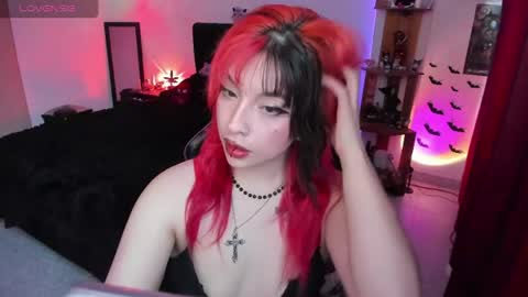 Queen.  Help me reach 100 thumbs up  online show from June 2026 10:33:01 PM