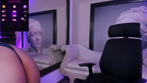 Snapshot of _luna_dupont_ chatting on January 2025 11:48:01 AM  Luna  online show from January 2025 11:48:01 AM