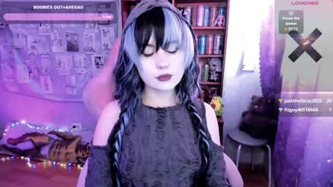 Mia online show from April 2026 04:41:01 AM