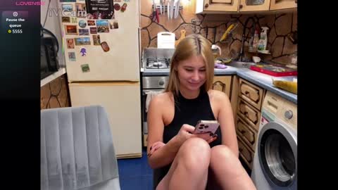 Snapshot of _magic_kis chatting on November 2025 06:58:01 AM _magic_kis online show from November 2025 06:58:01 AM