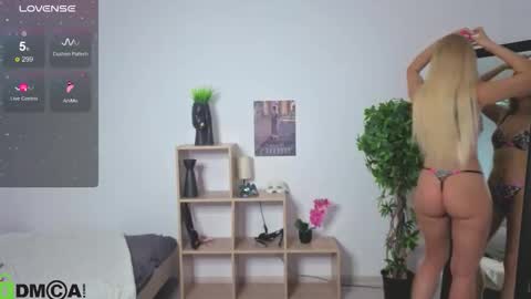 Emma  online show from November 2025 08:03:01 AM