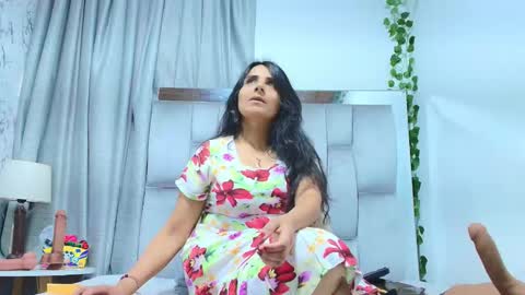 _marcela__ online show from October 2025 12:38:01 PM