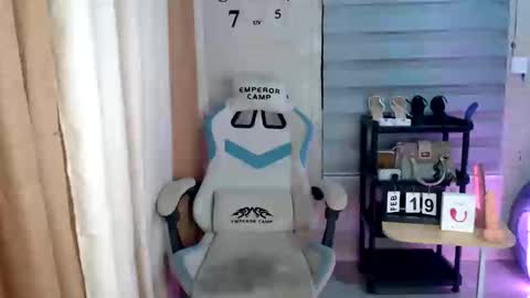 Snapshot of _mellyxxx chatting on February 2026 01:51:01 PM Melly online show from February 2026 01:51:01 PM