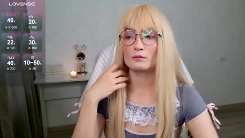 _meow_neko_ online show from November 2025 10:37:02 AM