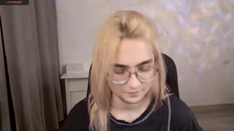 _meow_neko_ online show from March 2026 07:18:02 PM