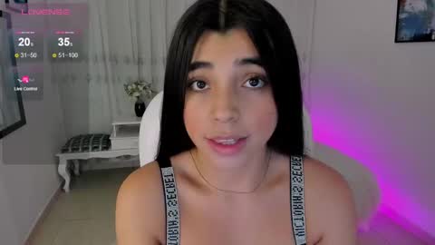 Snapshot of _mia_blue_18_ chatting on January 2025 11:42:01 PM MIa blue 18 online show from January 2025 11:42:01 PM