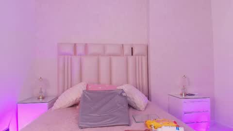 Mia  online show from March 2026 12:01:02 PM