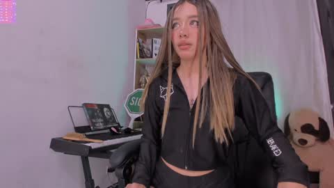 Snapshot of _miranda_hobbess chatting on January 2025 10:57:02 PM Camila independent model online show from January 2025 10:57:02 PM