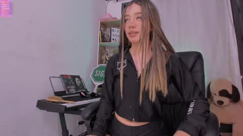 Snapshot of _miranda_hobbess chatting on January 2025 01:58:02 AM Camila independent model online show from January 2025 01:58:02 AM