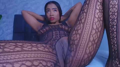 Mishell online show from September 2025 07:14:02 PM