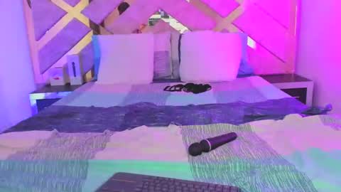 Khloe  online show from December 2024 09:11:01 PM