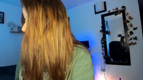 Snapshot of _monserat_ chatting on December 2024 08:12:02 PM liaaa 4u online show from December 2024 08:12:02 PM