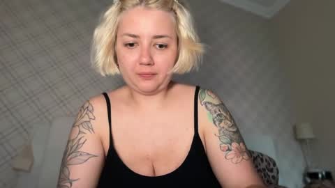 Snapshot of _morpho_ chatting on May 2026 06:09:01 PM Francine Aisi Morpho - a genus of blue butterflies. online show from May 2026 06:09:01 PM