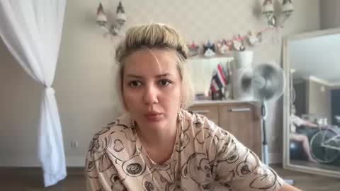 Snapshot of _morpho_ chatting on June 2026 11:59:02 AM Francine Aisi Morpho - a genus of blue butterflies. online show from June 2026 11:59:02 AM