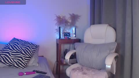 Snapshot of _naia_ross1 chatting on October 2025 09:10:02 PM Naia Ross online show from October 2025 09:10:02 PM