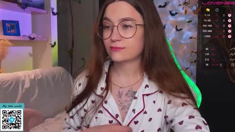 Mia with a big heart  online show from October 2025 12:09:01 PM