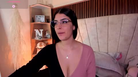 Niah  You can call me Ni or cutie haha online show from October 2025 08:20:01 PM