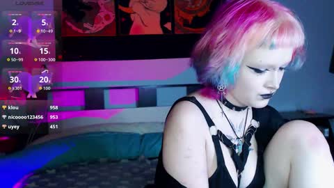 Nicole online show from December 2025 03:46:02 AM