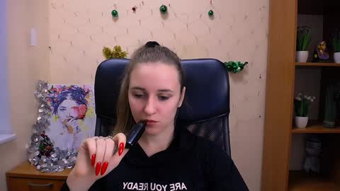 Snapshot of _nicole_new chatting on December 2024 01:05:02 PM Nica online show from December 2024 01:05:02 PM