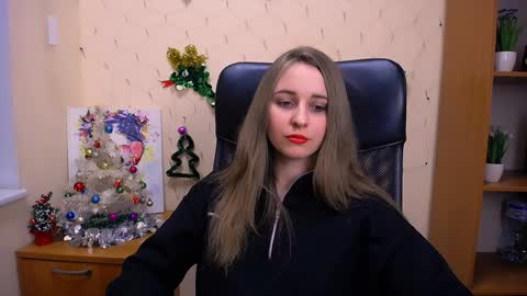 Snapshot of _nicole_new chatting on December 2024 05:44:02 PM Nica online show from December 2024 05:44:02 PM