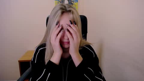 Snapshot of _nicole_new chatting on September 2025 11:47:02 AM Nica online show from September 2025 11:47:02 AM