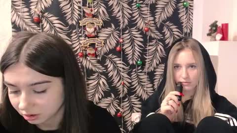 Snapshot of _nicole_new chatting on December 2025 10:44:02 AM Nica online show from December 2025 10:44:02 AM