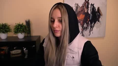 Snapshot of _nicole_new chatting on April 2026 11:15:01 AM Nica online show from April 2026 11:15:01 AM