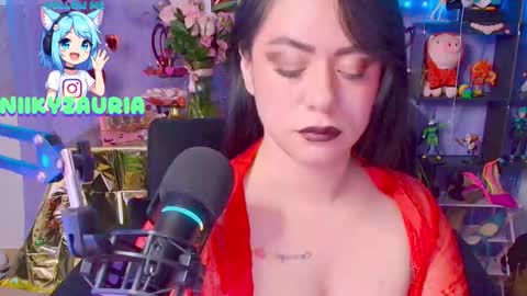 niiky online show from February 2026 06:15:02 PM